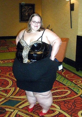 fatlargebellyssbbwlady:  Wanna fuck a hot fatty? - CLICK HERE! 