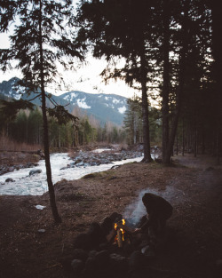 samelkinsphoto:  Last minute bonfire along the river