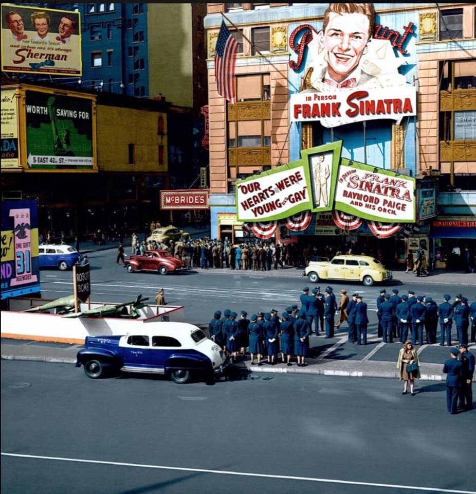 oldnewyorkpictures:Frank Sinatra Live at the Paramount Theatre. New York City. 1944.