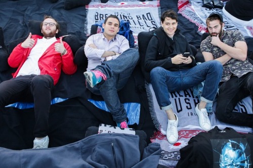 fullmetalparka:Vampire Weekend at the ‘Breaking Bad’ finale screening at Hollywood Forever Cemetery 