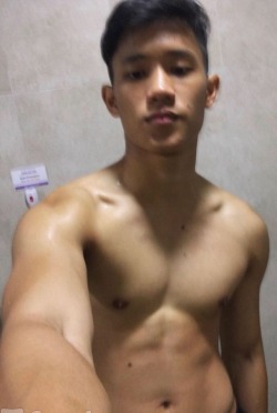 sharingpornvideos:   Singapore Grindr Collection  Thai/SG mix 