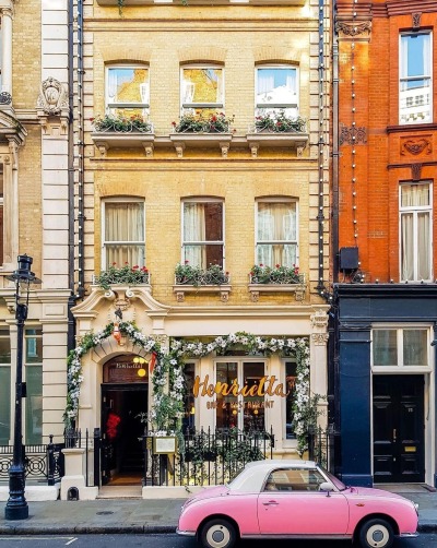 enchantedengland:   A little London colour for your dashboard 😊 (@crazylittlelondon IG)