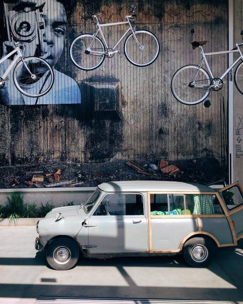 dontrblgme2:  A #sundaycarpic with #ihaveathingforwalls, #ihaveathingforshadows and #ihavethisthingw