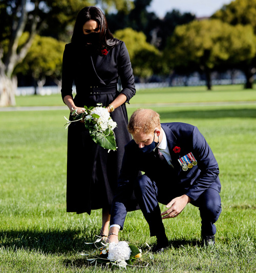 meghansboys:The Duke & Duchess of Sussex visit the Los Angeles National Cemetery to honour war h