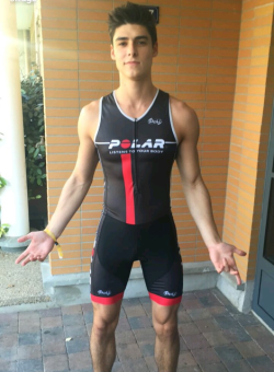 meinlycra:  twinkcurious:  Some guys are really made to wear lycra gear 😏  Hot 