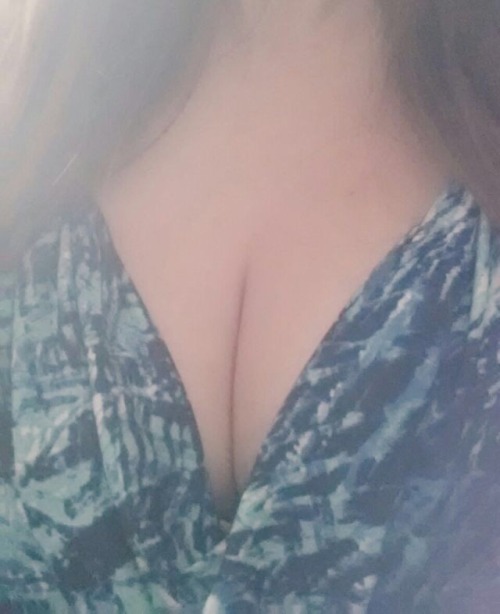 sassysexymilf: No bra was worn while taking these pictures. 😉 Have a spectacular Braless Friday beautiful @shymilfmarie. Lots of love and hugs. ~ Sassy 👖 https://sassysexymilf.tumblr.com
