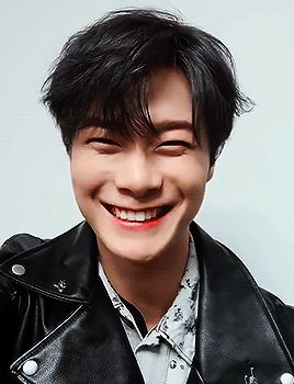 buffbin:  2/∞ gifs of moonbin ❤️  