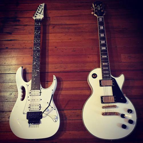 Which would you choose? Ibanez JEM Jr. Or Epiphone Les Paul Custom Pro.#epiphone #ibanez #jem #jem