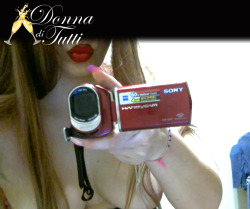 hitechinsertions:  Sony Handycam in pussy!!!! www.donnadituttiblog.tumblr.com www.donnaditutti.mondocamgirls.com Skype: maliziosa.hot