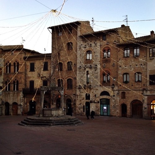 tuscanygram:  San Gimignano #instagood #pic #picoftheday #igersitalia #instaitalia #instatuscany #tuscanygram #tuscany #sangimignano #like #instamoment | by alicetrevisan | Look on Instagram: http://ift.tt/1k4GFHU 