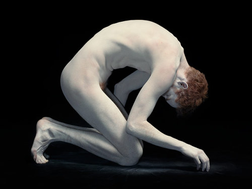 lesmouches:  Bodies by Nadav Kander. 