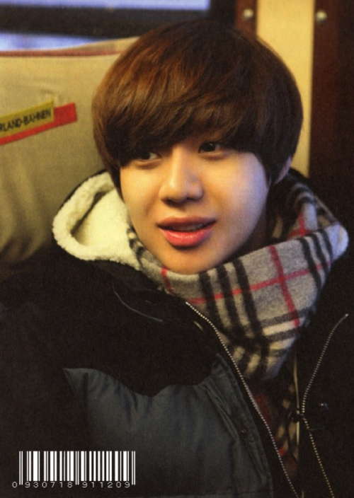 keyissoshinee:  Maybe it’s because he’s only a year older than my little sister that my reaction to Taemin is usually something like “Be a good boy and I’ll bake you cookies after school.“ That’s just me though. credit to owners and shineee.net
