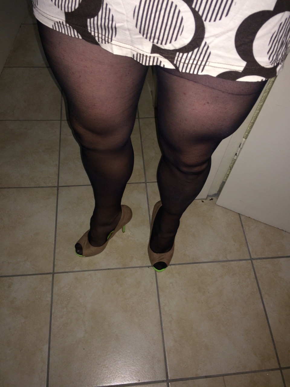 cdelizabeth:  freeq44:  #me #stockings #boots #dress #legs #heels  Love the skirt!