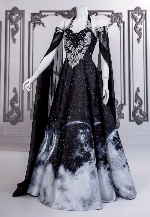Favourite Designs: Wulgaria ‘Black Lace Moon Phases’ Gown [x]