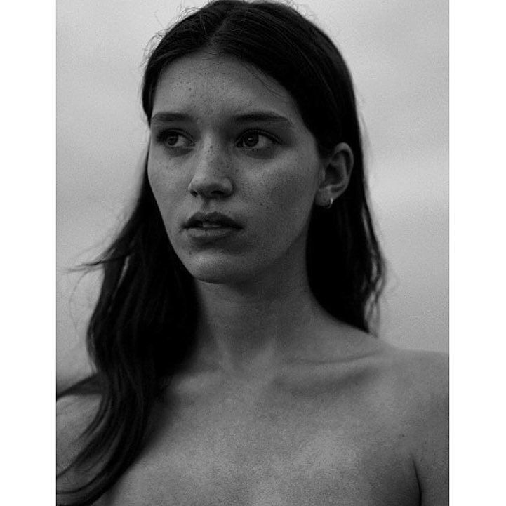 heroinchiq:  by @haylotts at INSTAGRAM: http://bit.ly/1Xy6e6D | more likes by #heroinchiq