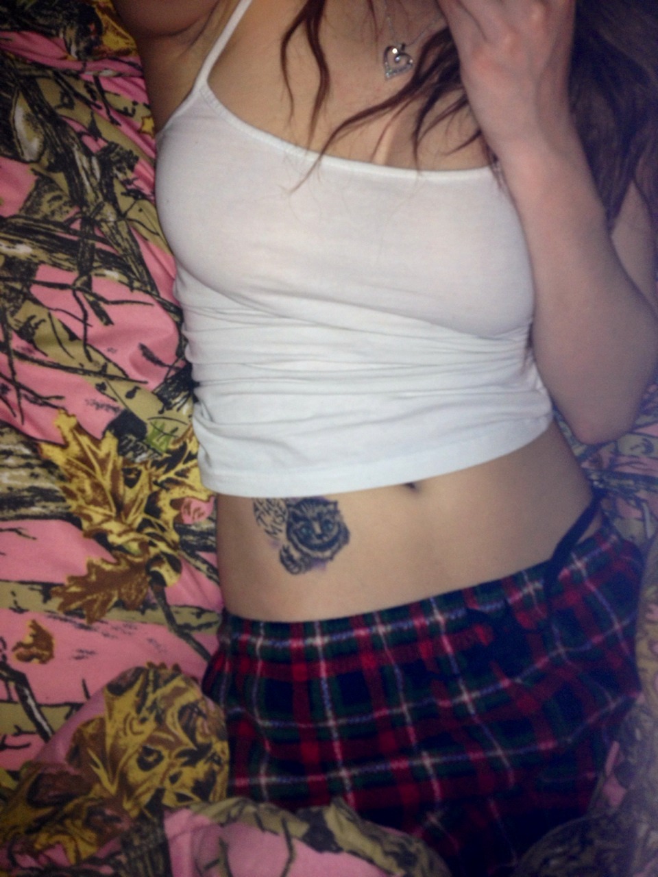 iambettymay:  Bored in bed so here’s some entertainment for everyone else (;