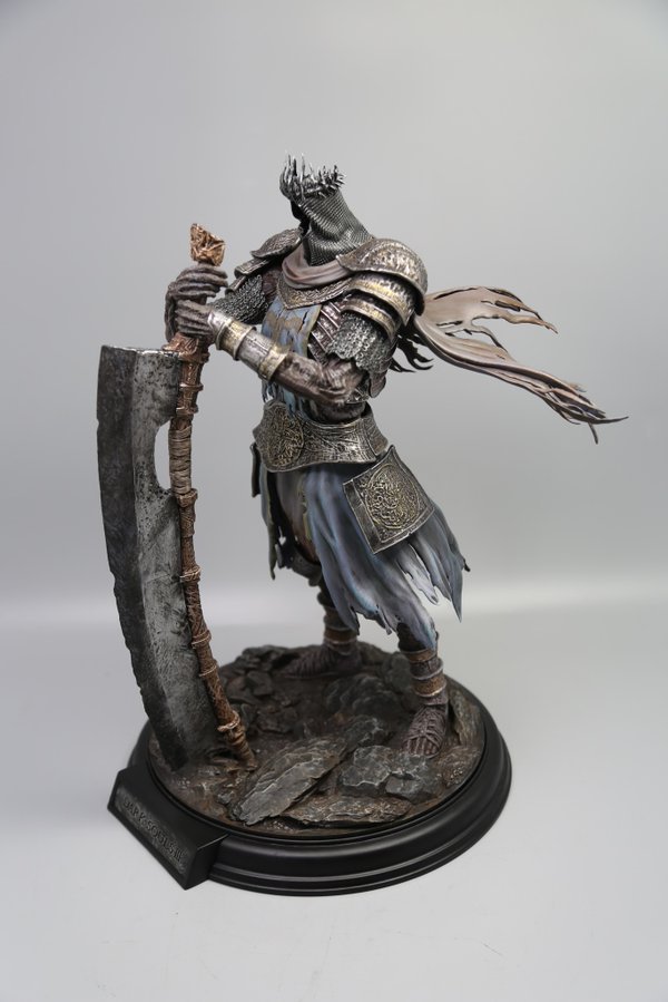 lordranandbeyond:  Bandai Namco released some new images of the Lord of Cinder figurine