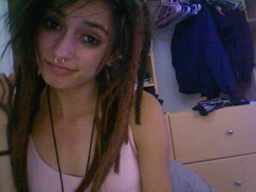 hoot-hoot-im-an-owl:  Got me dreads all in :3