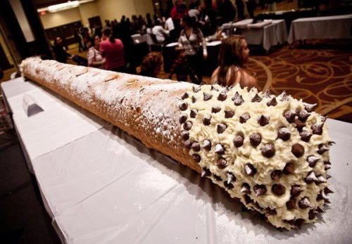 do-fish-have-fingers:victoriouscrush:This is the most menacing goddamn dessert I’ve ever seen.Enjoy 