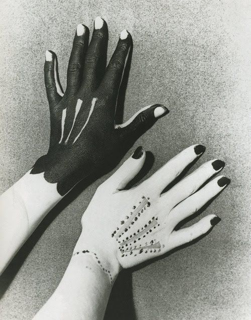 Sex nobrashfestivity:Man Ray,   Hands painted pictures