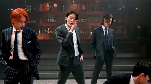 ennuijpg: ONLYONEOF — ’suit dance’ japanese ver. mv (2022) [id: six gifs from onlyoneof’s ‘suit danc