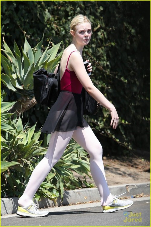 celebritypantyhose:Elle Fanning wearing white opaque tights