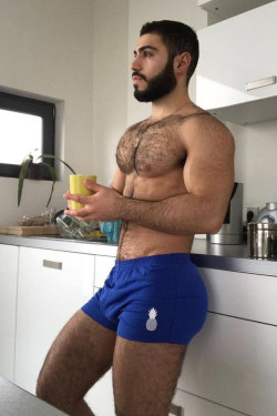 bredbeta:  Hirsute Masculine perfection.