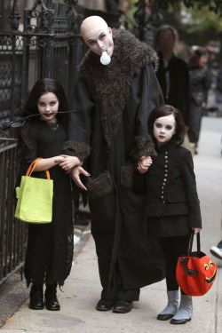 spookyloop:    Brooke Shields and daughters