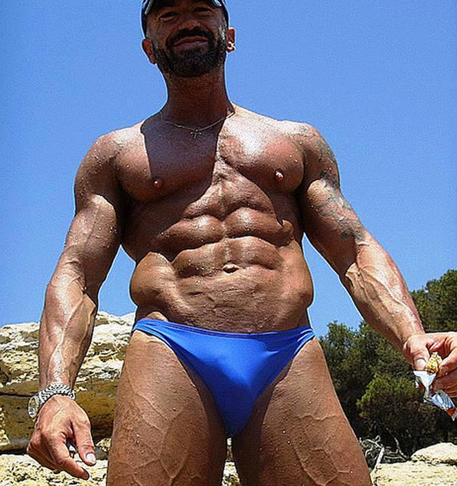 HOMENS MADUROS E SUNGAS / MATURE MEN AND SWIMWEAR
