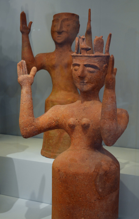 greek-museums:Archaeological Museum of Heraklion:Goddesses with upraised hands and the “Poppy Goddes