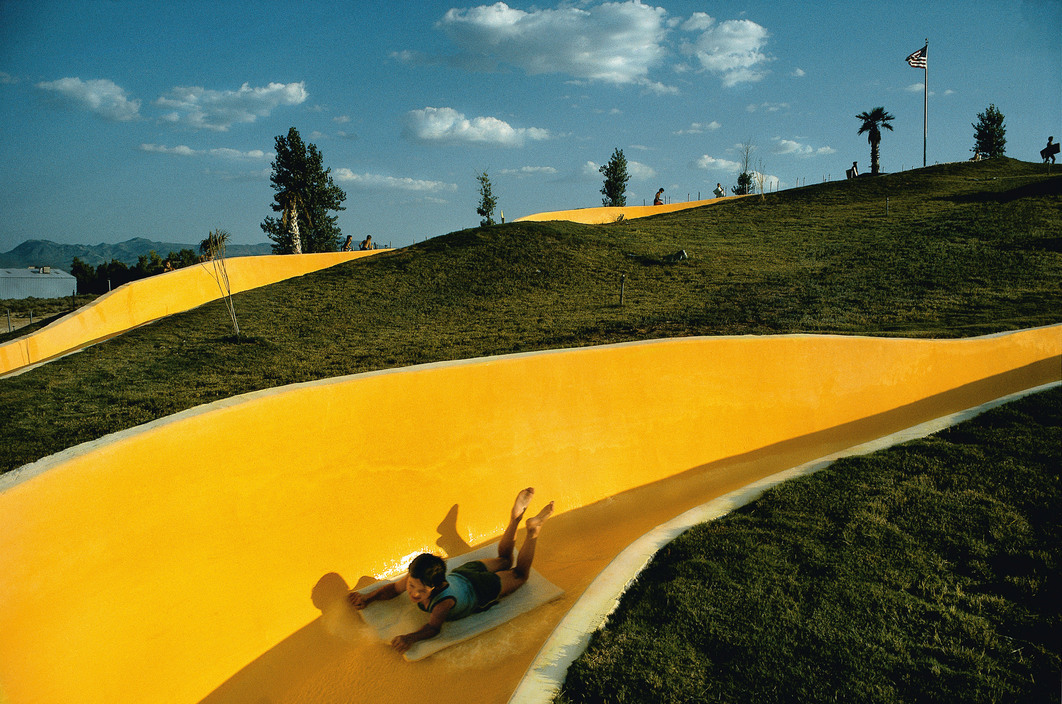 nitramar:  Amusement park, Las Vegas, USA, 1982. Photo by Harry Gruyaert / Magnum