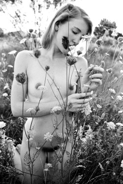 authenticwomen:  makingsciencesexy:  Bunny in her natural habitat.  More Bunny here-&gt; http://bunnyluna.tumblr.com/ Nikon f100//Tmax  Mawr!   