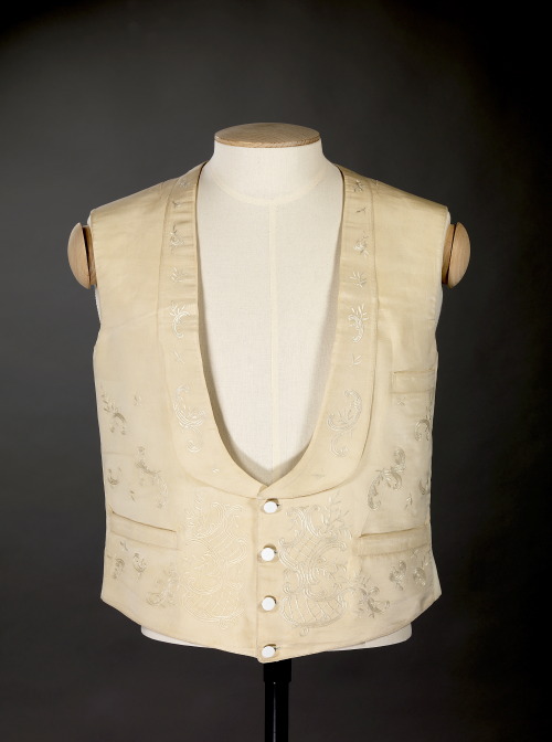 Waistcoats compared to similar waistcoats from contemporary portraits:Silk waistcoat with embroidery