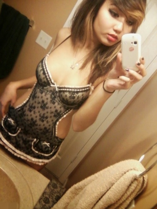 pukienak666:  leerb20:  asiangirlspreads:  Hi Guys! Enjoy her body :) Here’s a sample of what ur missing ^^ Follow us for more Asian Girls Showing you Everything: www.asiangirlspreads.tumblr.com 21,000+ Followers  Pehh..  Emo girl