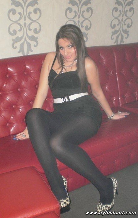 See the best source of free nylon, pantyhose, stockings, tights and yogapants on the web!!www.nylonl