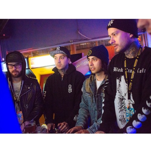 tonyperry:  Intense game of X-men with @josh_gilbert @piercethevic and @ptvmike 🎮👾 photo: @elmakias