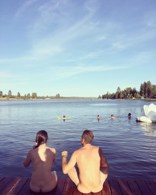 sunshineandhealth: naturistelyon: Friends at the lake ☮ Peace, love, and nudity!sunshineandhe