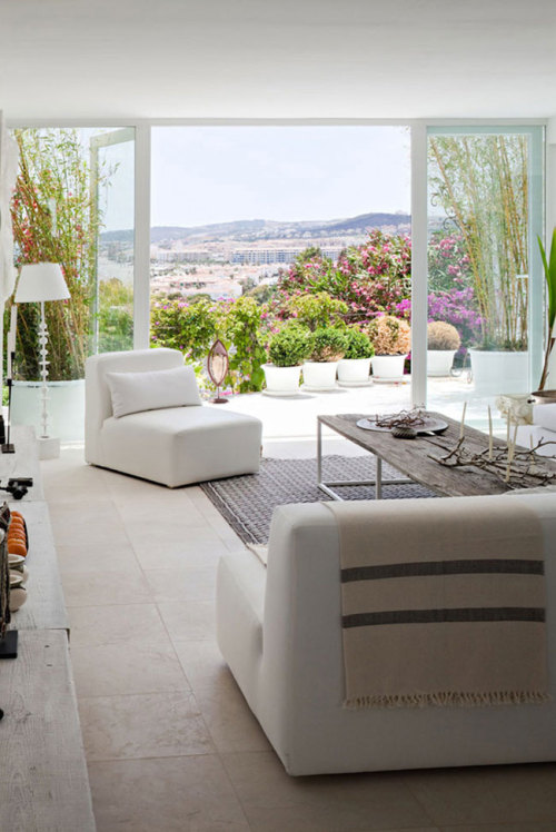 (via Golden White Decor - California Fashion and Design Inspiration)