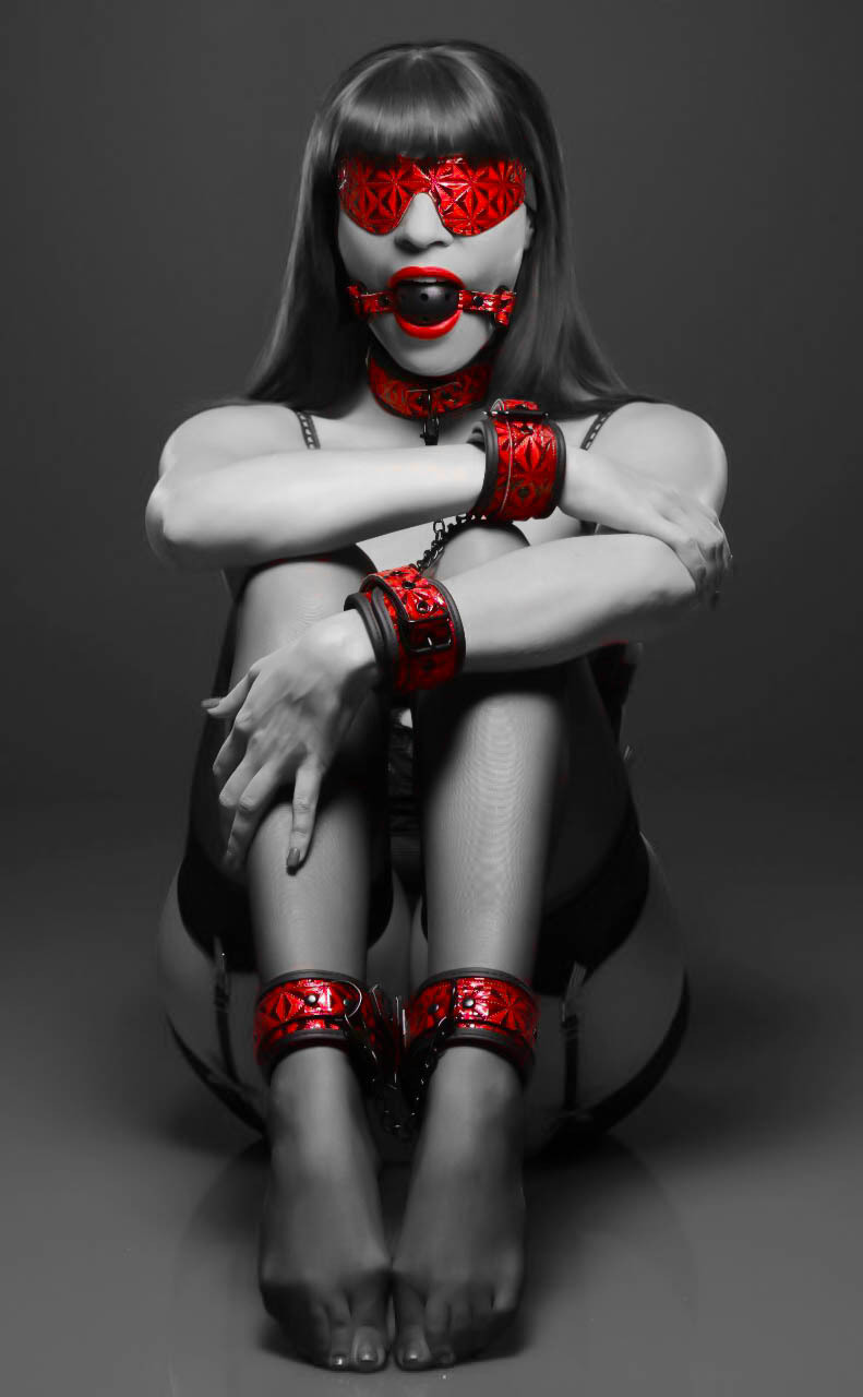 bonjourfetish:  Valentine 