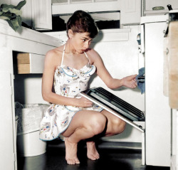 ilovedamsels1962:  Audrey Hepburn