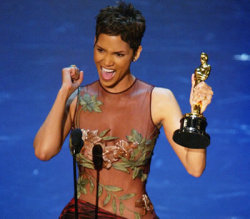 buzzfeedgeeky:  Halle Berry on The Oscars