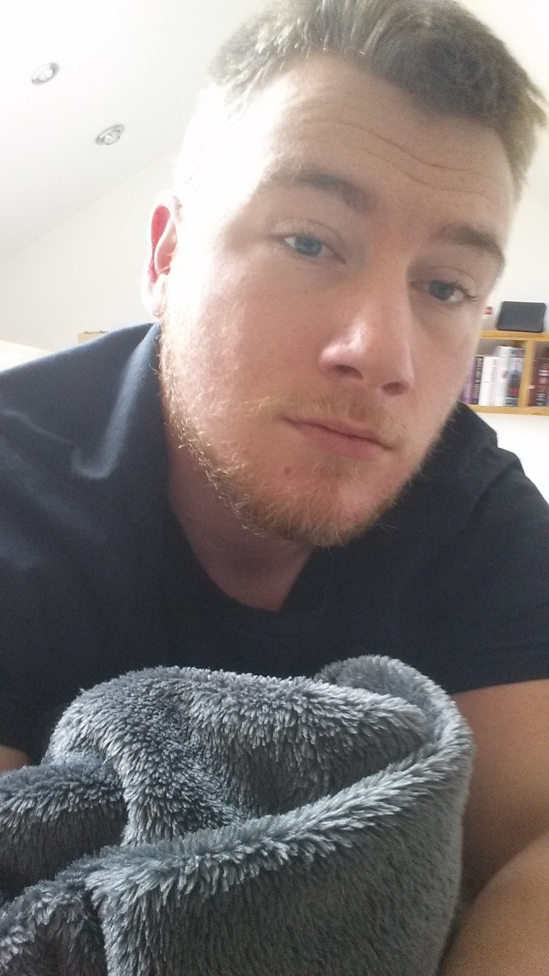 cockandpokeballs:  Bottoms be like: “facial hair update!”