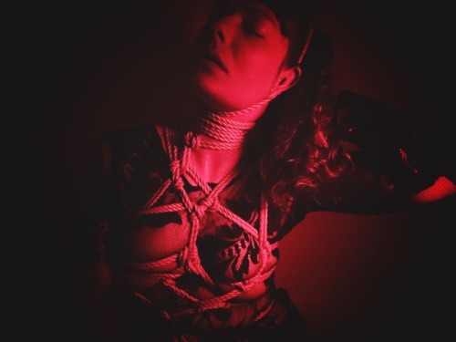 kissmedeadlydoll:Photo & Rope by Kissmedeadlydoll  |  Rope is from MocoJute