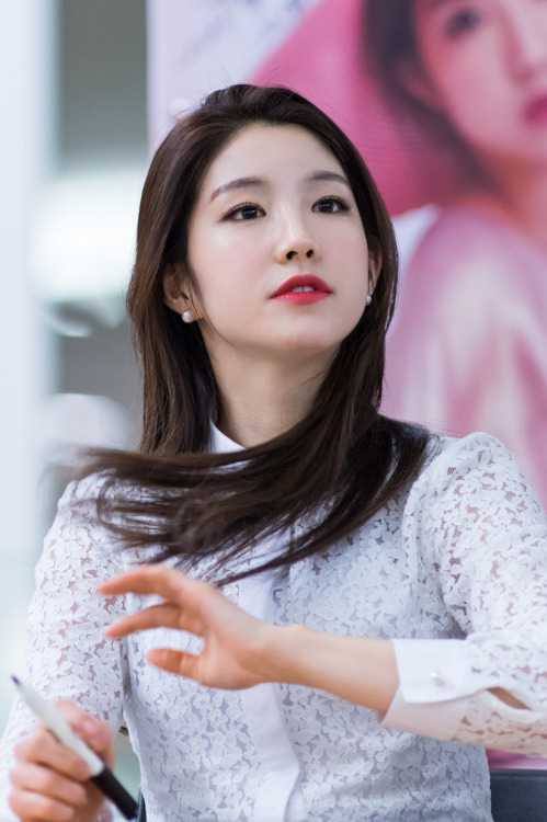 laboumdaily: 151205 Kimpo FansignCR:MTKINGDo Not Edit