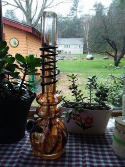 barefootfairy1:  My new bong that was gifted to me! Thank you Sam you’re the best. :)