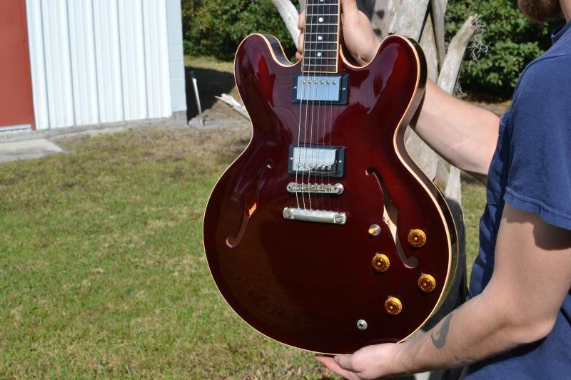 guitarlust:  Gibson ES-335 in Sparkling Merlot. 