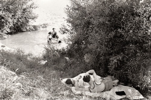 funjoke:Henri Cartier-Bresson - Premiers congés payés, bord de Marne, 1936.