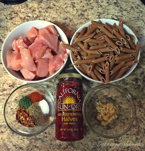 rareblackroses:littleolmeandthensome:gquedd:bakingwithbooks:whole wheat penne pasta (in a cream sauc