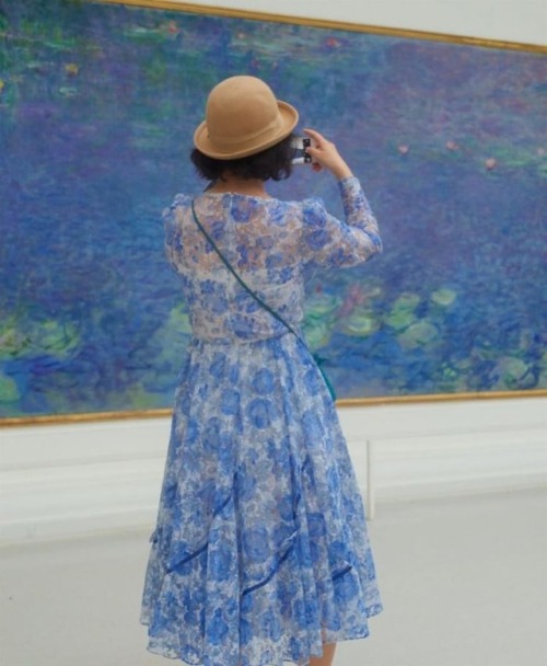 mymodernmet:Photographer Quietly Captures Museum Goers Who Accidentally Match the Artwork