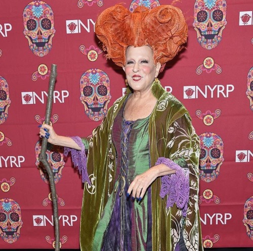 disneymagix: Bette Midler dressed as her character from hocus pocus winifred Sanderson for Halloween